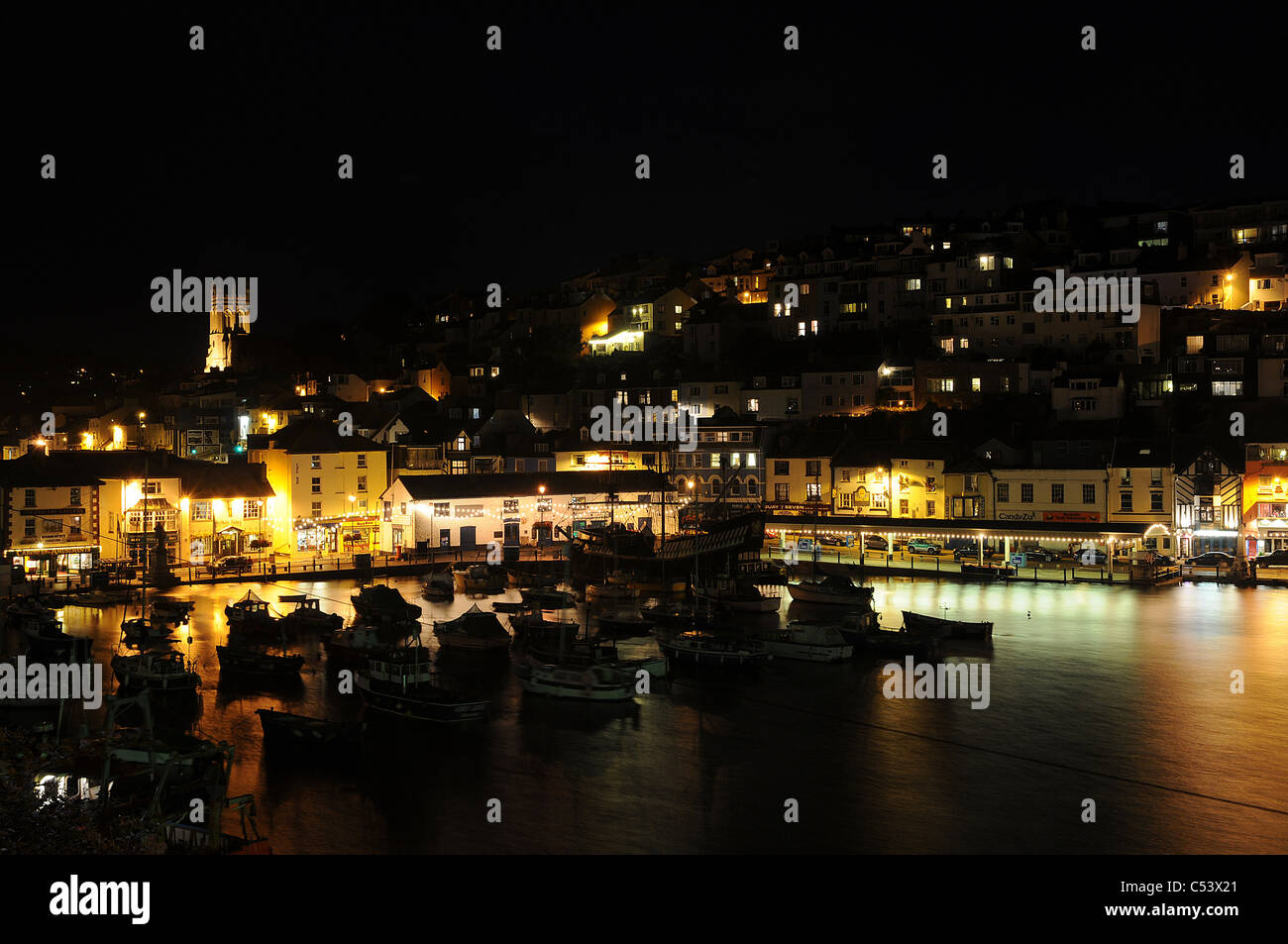 Brixham Harbour de nuit, Devon, UK Banque D'Images