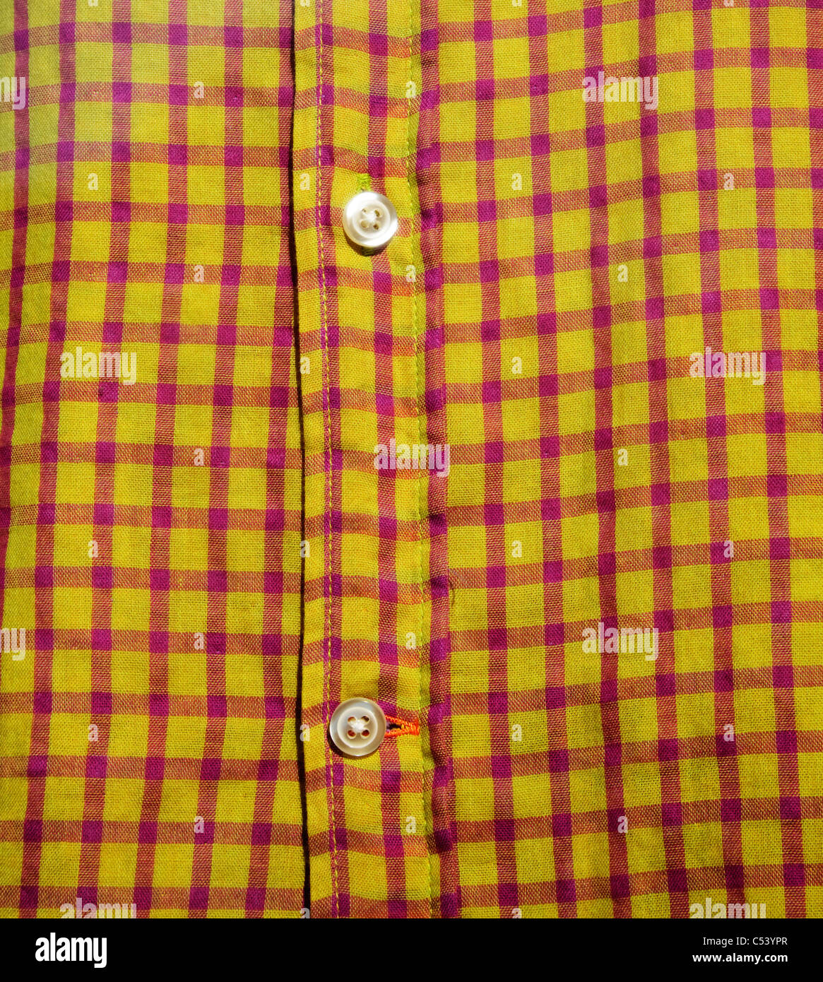 Chemise jaune à rayures rouge Photo Stock - Alamy
