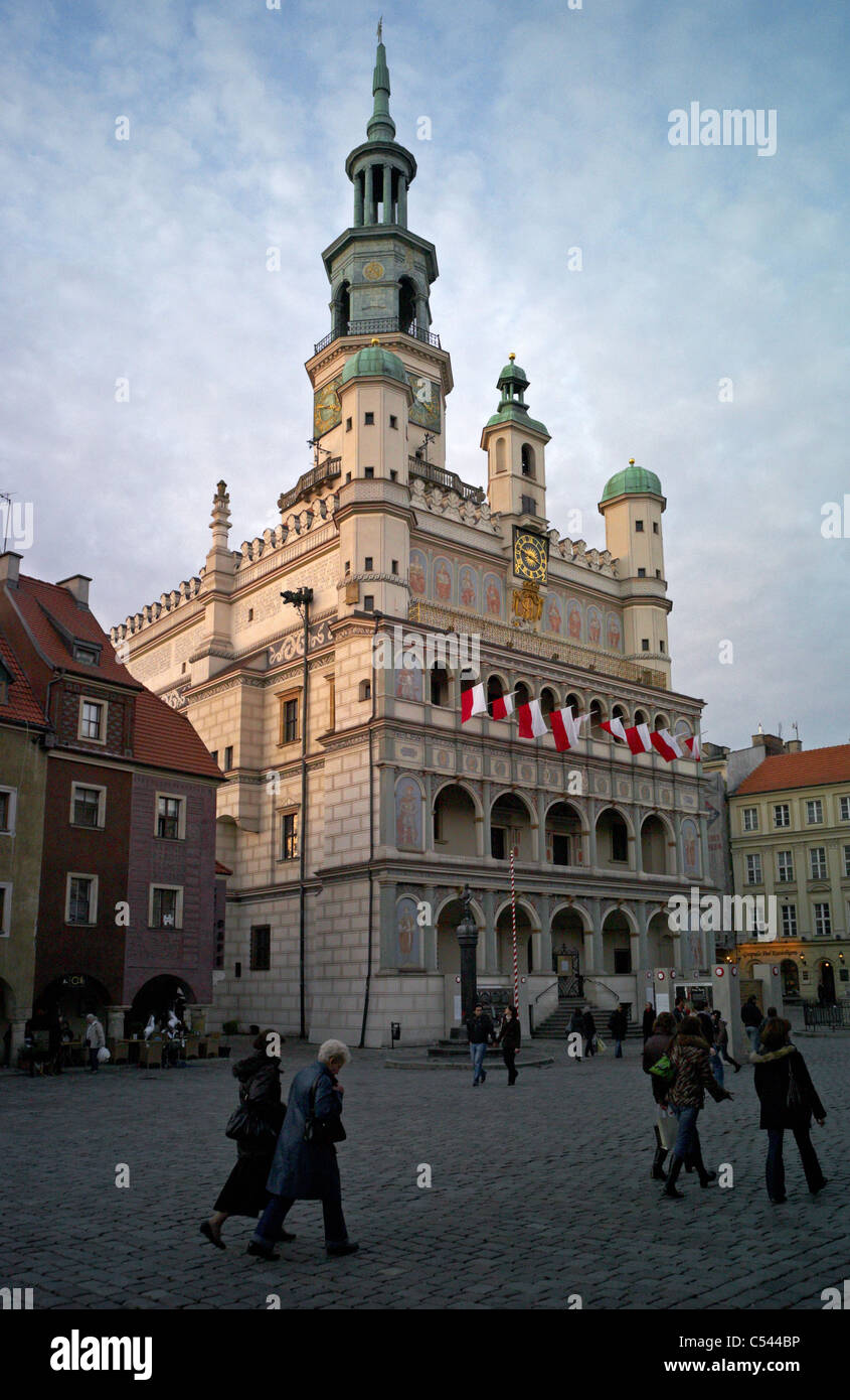 L'hôtel de ville de Poznan, dans l'ancien marché, Poznan, Pologne Banque D'Images