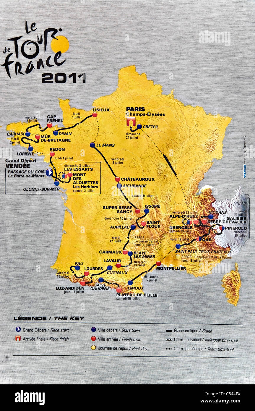 Une carte sur le dos d'un t-shirt, l'itinéraire du Tour de France 2011  Photo Stock - Alamy