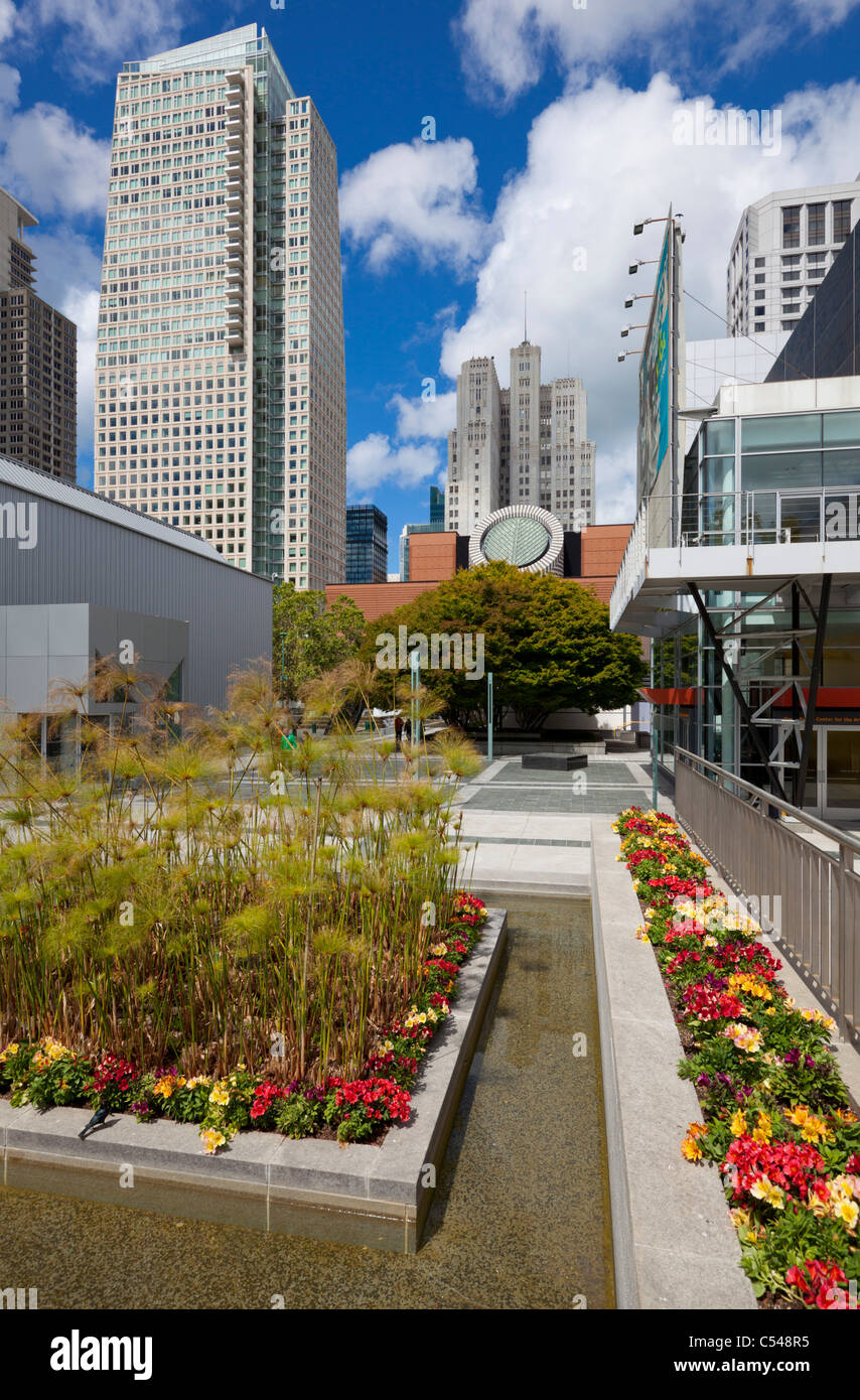 Les jardins Yerba Buena Financial District tours et le Musée d'Art Moderne, des jardins avec des fontaines San Francisco California usa Banque D'Images