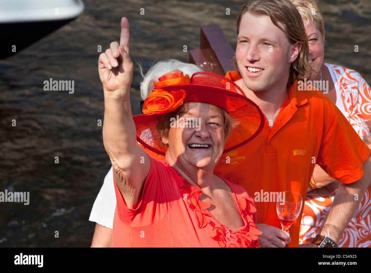 Les Pays-Bas, Amsterdam. Kingsday, 27 avril, est un unique Jour et Nuit de carnaval. Ancien politicien du Parti VVD Erica Terpstra. Banque D'Images