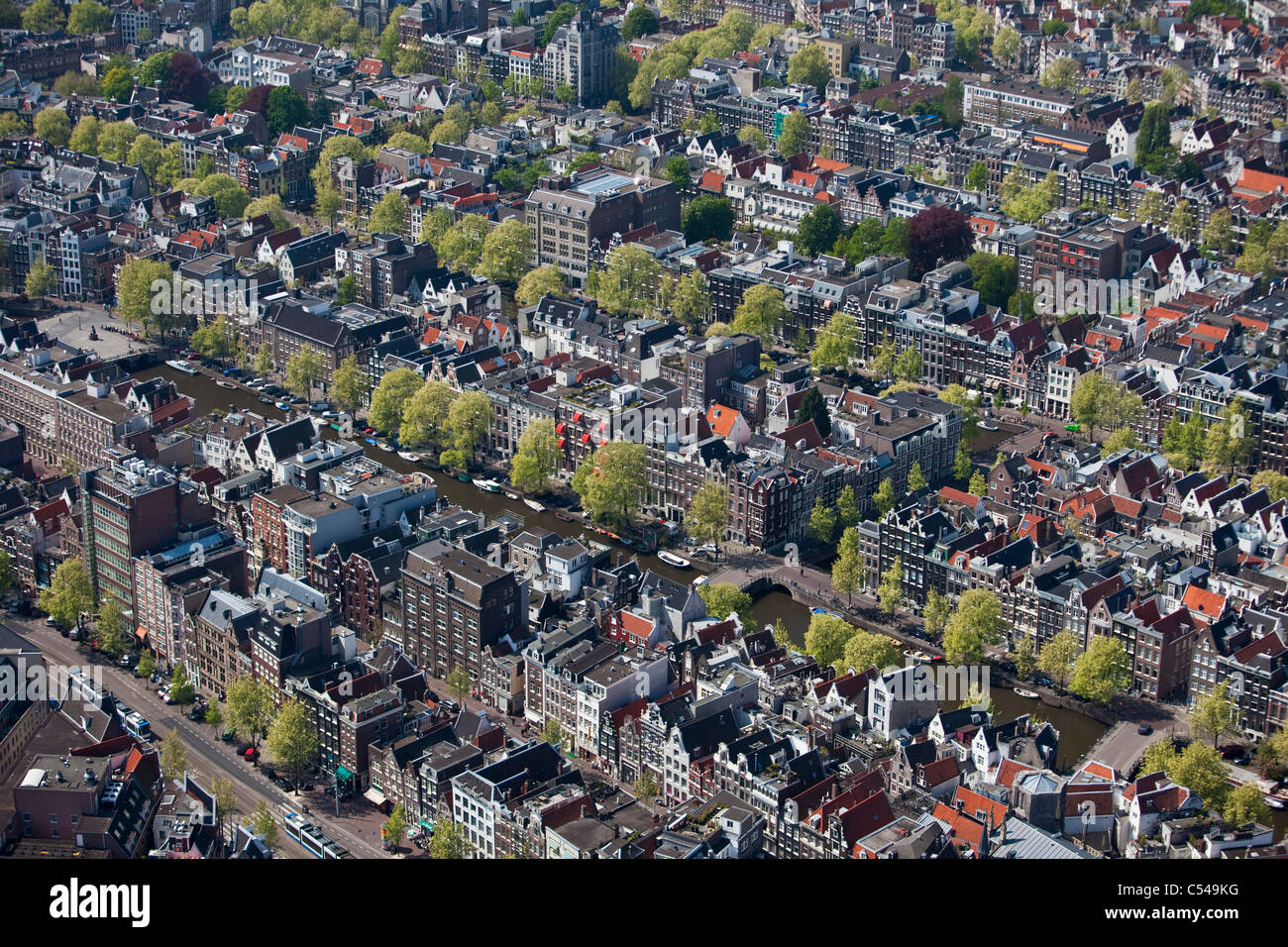 Les Pays-Bas, Amsterdam, Antenne de canaux et le centre ville. Unesco World Heritage Site. Banque D'Images
