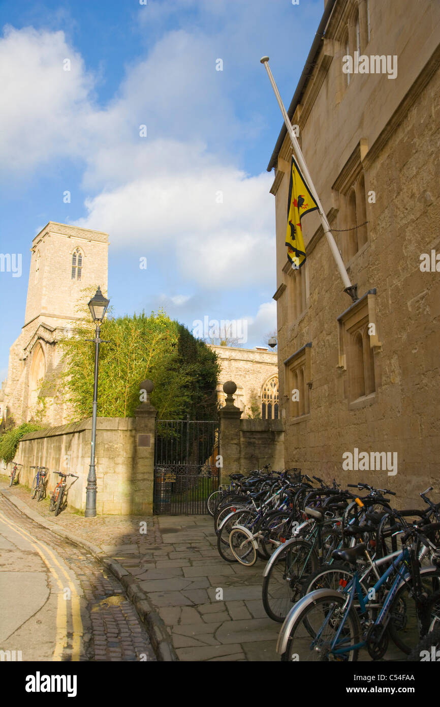 Tower et west end de Saint Pierre-dans-le-est, St Edmund Hall, comme vu de la Queen's Lane, Oxford, Oxfordshire, England, UK Banque D'Images