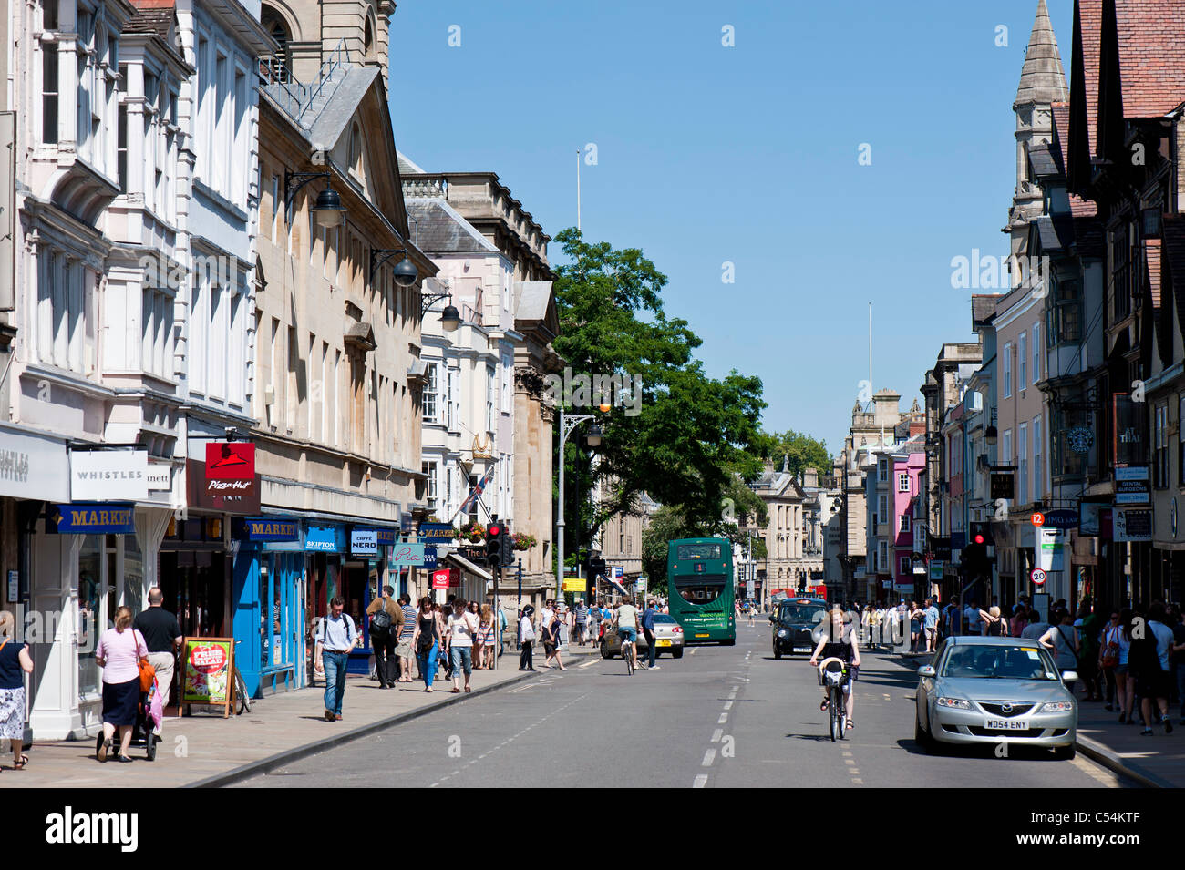 Boutiques sur High Street, Oxford, Oxfordshire, Royaume-Uni Banque D'Images