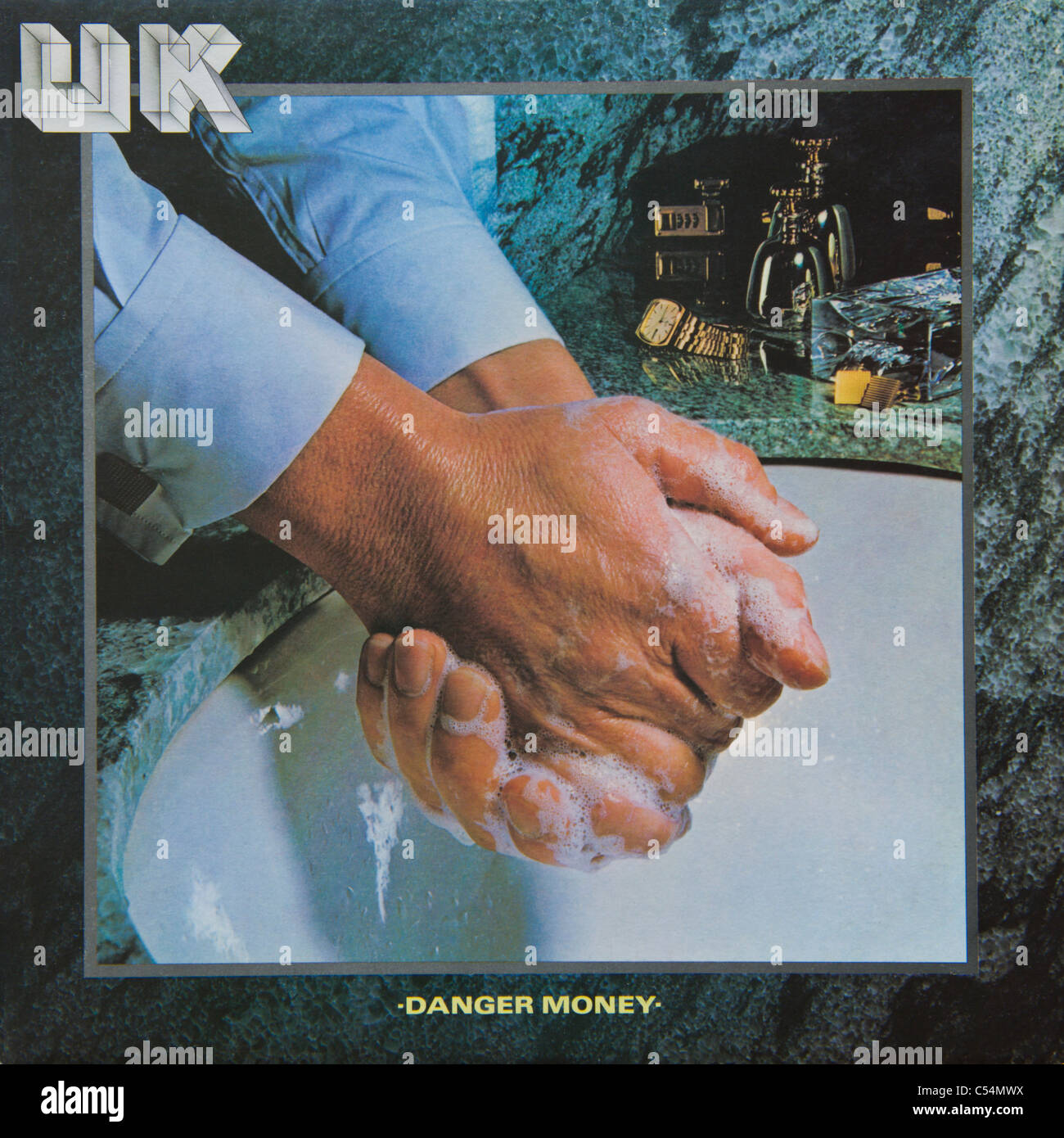 Couverture de l'album vinyle original danger Money by UK (Eddie Jobson, John Wetton, Allan Holdsworth et Terry Bozzio) sorti 1975 sur Harvest Records Banque D'Images