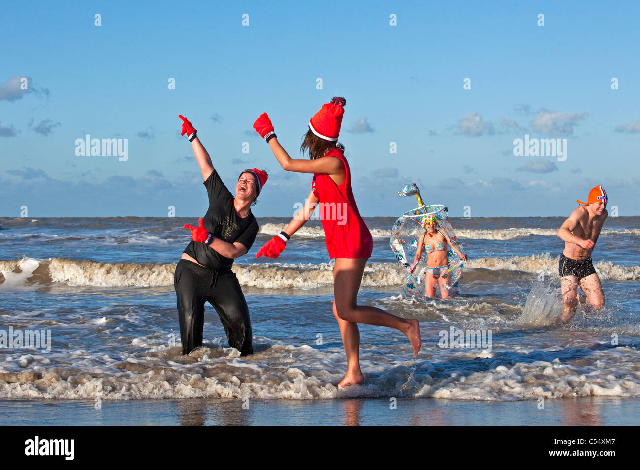 Les Pays-Bas, Scheveningen près de La Haye, de nouvelles années plongée ou plonger. Banque D'Images