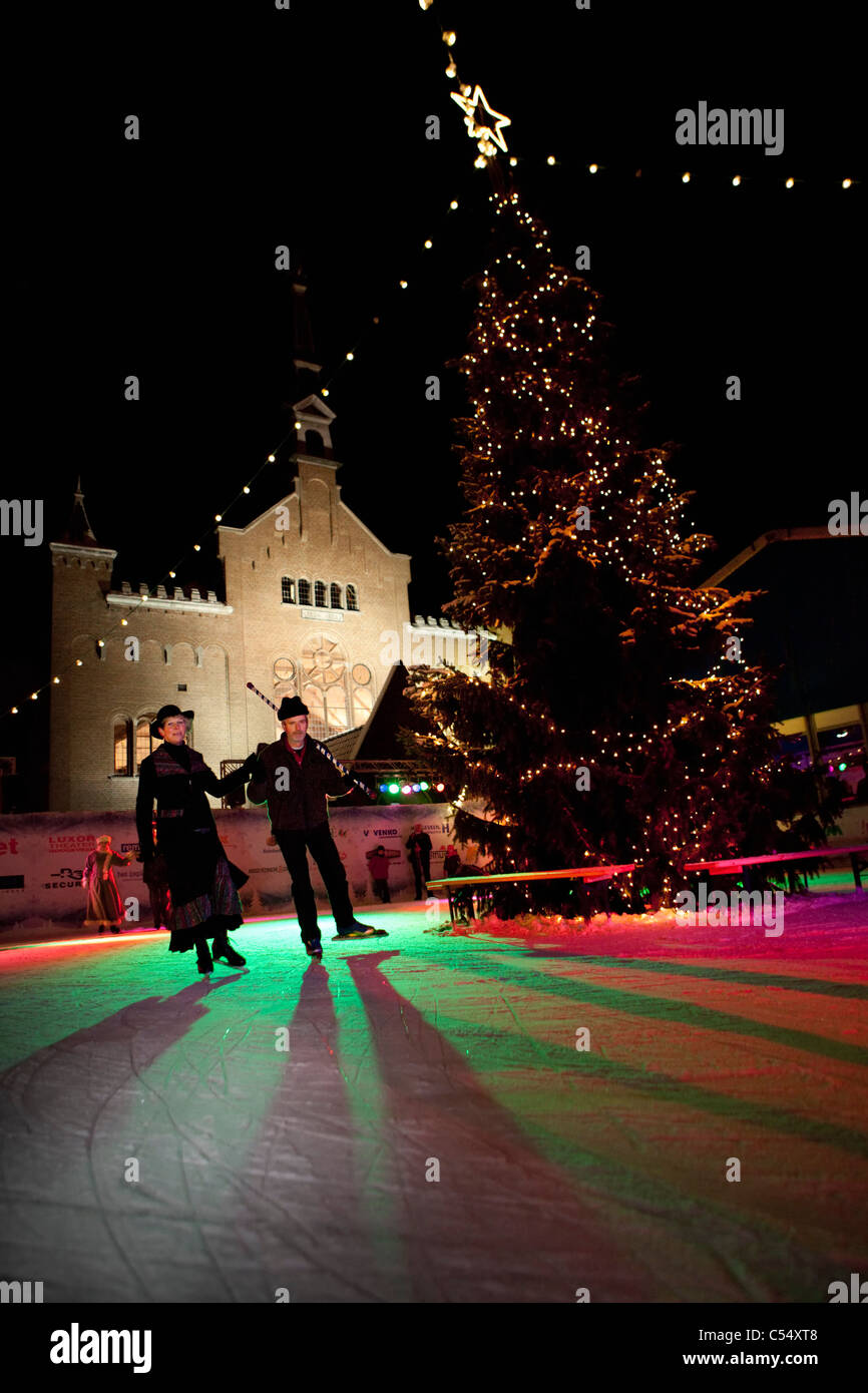 Les Pays-Bas, Hoogeveen, hiver, patinage artistique (ou voile) sur la patinoire Banque D'Images