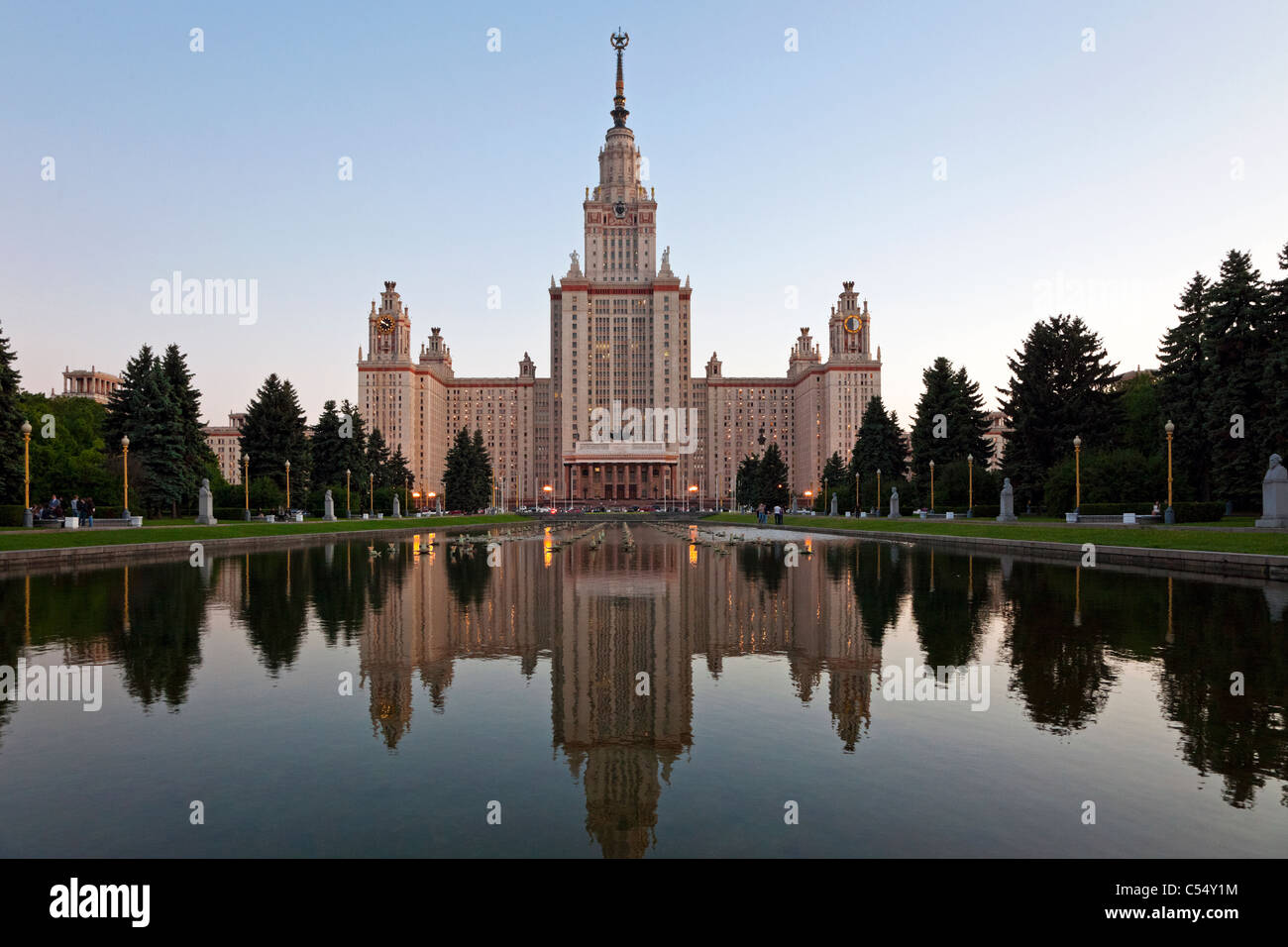 Le bâtiment principal de l'Université d'État de Moscou, façade Est. Moscou, Russie. Banque D'Images