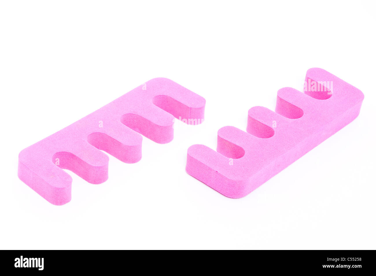 Une paire de pieds pour seperaters les ongles des orteils de peinture sur un fond blanc Banque D'Images