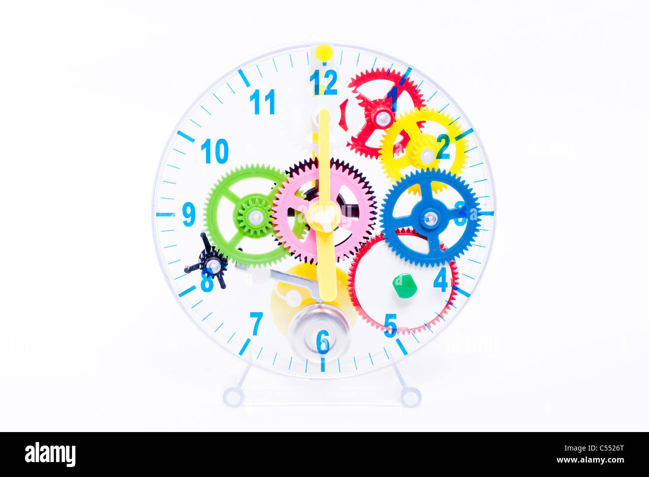 Un enfant faites votre propre horloge transparent kit avec mécanisme de travail sur un fond blanc Banque D'Images