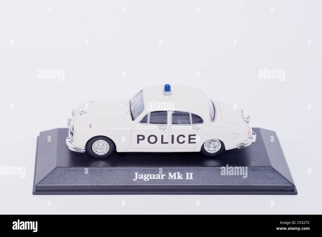 Un modèle Jaguar Mk 2 voiture de police sur un fond blanc Banque D'Images