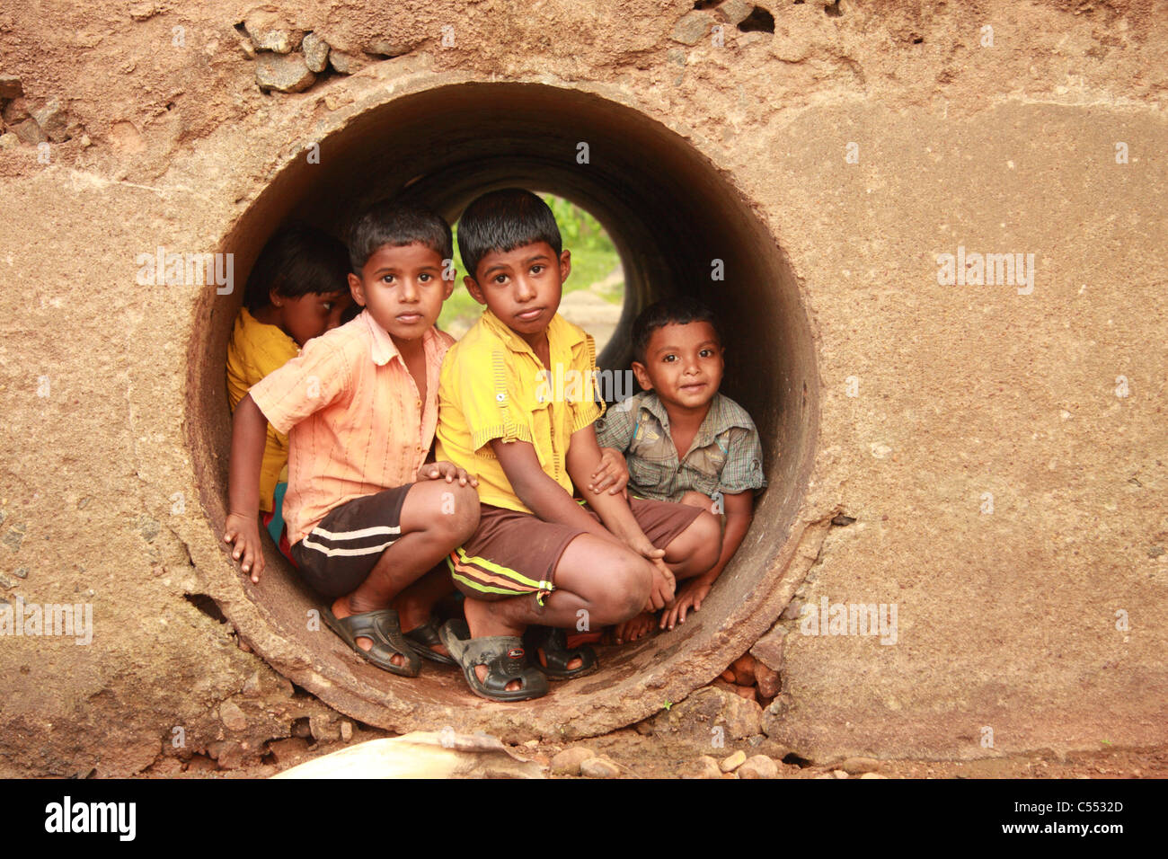 De jeunes enfants jouant, Palakkad, Kerala, Inde Banque D'Images