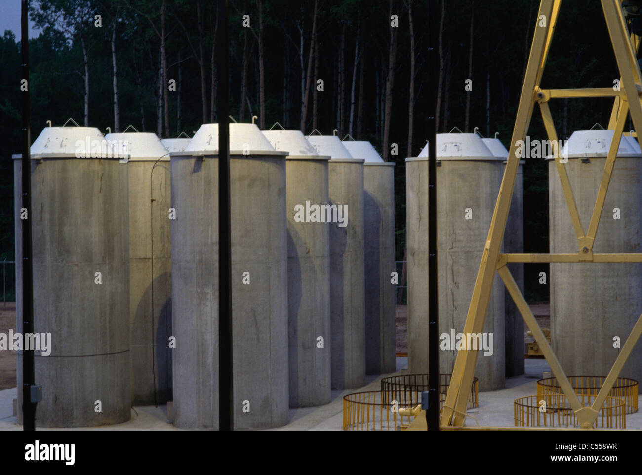 Le Canada, l'Ontario, Laboratoire de recherche nucléaire de Chalk River, de stockage des déchets radioactifs, des conteneurs en béton Banque D'Images