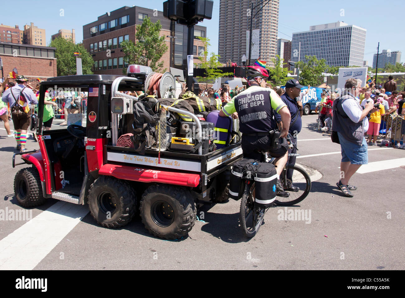 Chicago Fire Department paramedic ATV. Chicago Pride Parade, 2011. Paramedic sur location Banque D'Images