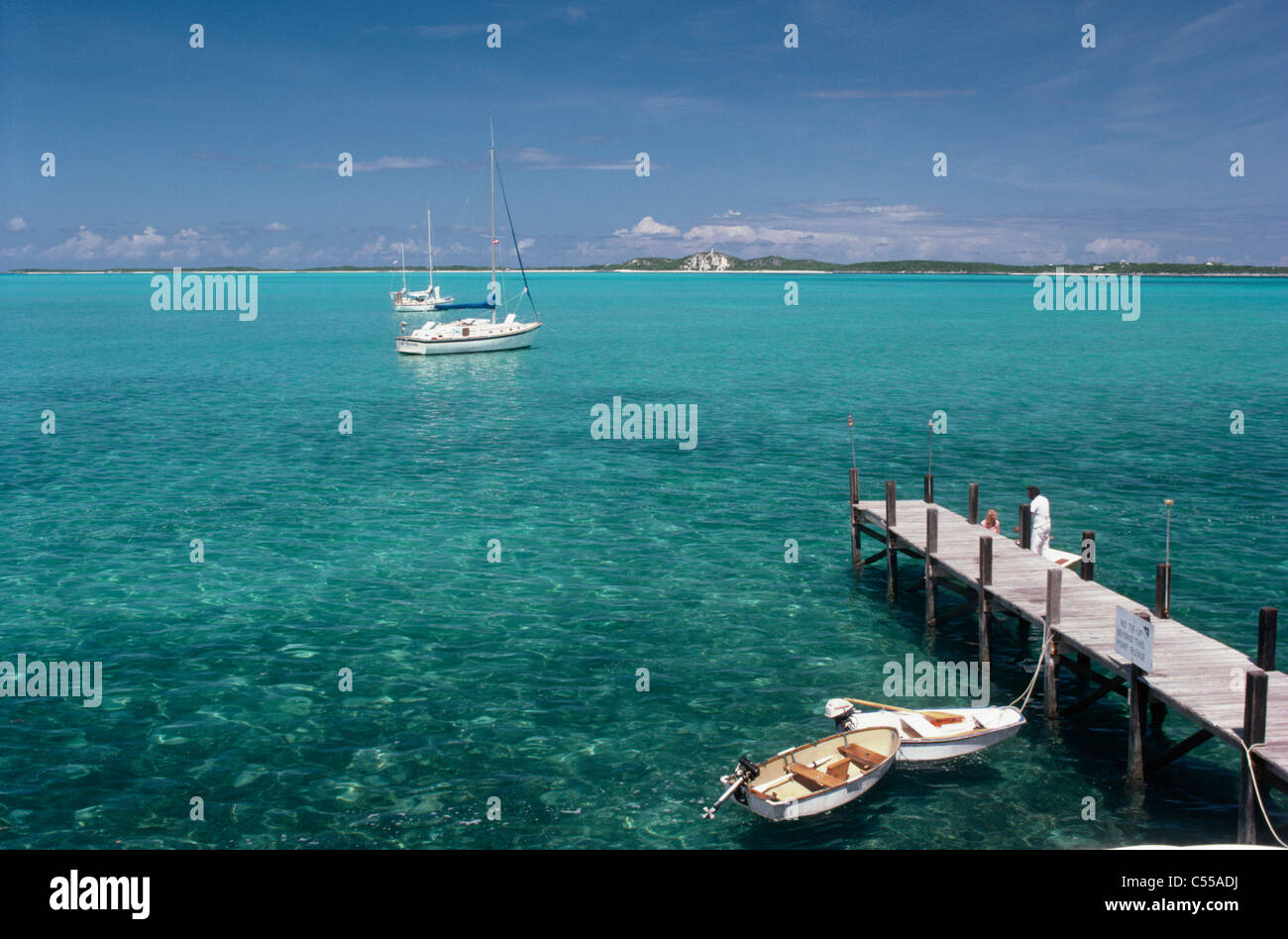 Bahamas, Exuma Cays, et Pier et la mer turquoise Banque D'Images