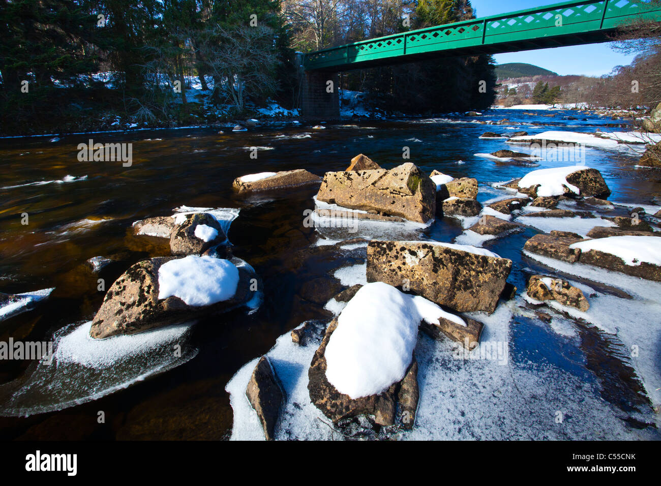 L'Écosse, les Highlands écossais, le Parc National de Cairngorms. Le Balmoral pont, construit en 1857 Banque D'Images