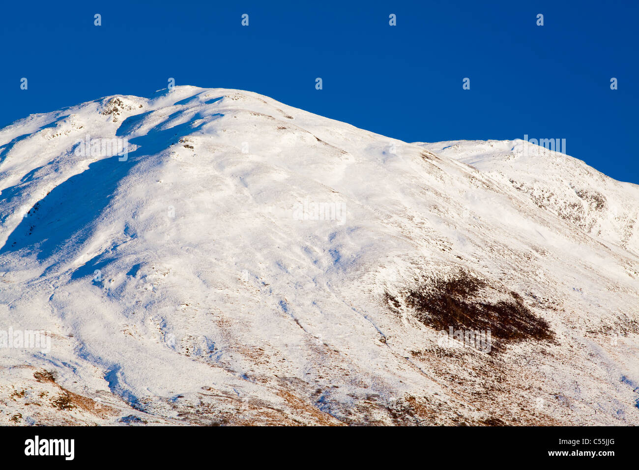 L'Écosse, les Highlands écossais, Glencoe. La montagne couverte de neige près de Glencoe. Banque D'Images