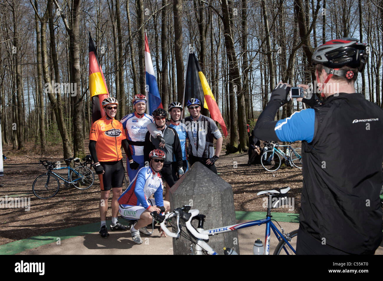 Les Pays-Bas, Vaals, Drielandenpunt, où la Hollande, l'Allemagne et la Belgique. Les cyclistes de tourversion Amstel Gold Race 2010 Banque D'Images
