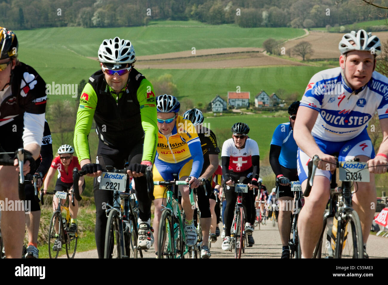 Les Pays-Bas, Epen. Les cyclistes qui prennent part à des tourversion Amstel Gold Race 2010. Banque D'Images