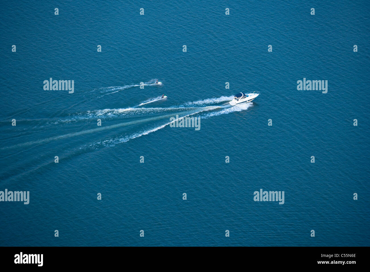 Bateau sur le fleuve Banque D'Images