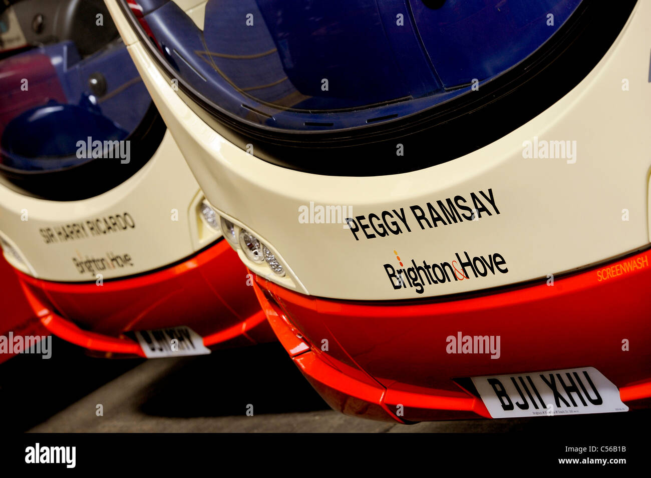 Brighton & Hove bus en action sur les rues de la ville de Brighton, East Sussex. Banque D'Images