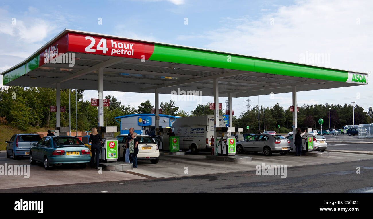 L'Asda station essence et diesel UK, Europe Banque D'Images