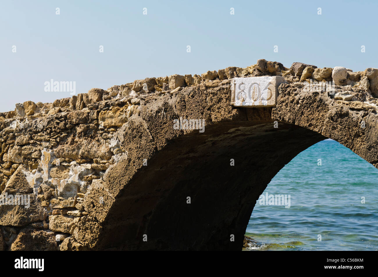 Pont de pierre sur une plage à Argassi, Zakynthos, Grèce Banque D'Images