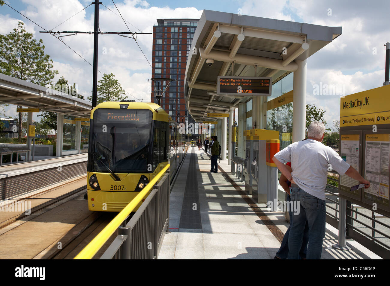 La station de tramway Metrolink dans MediaCityUK Salford Quays ...
