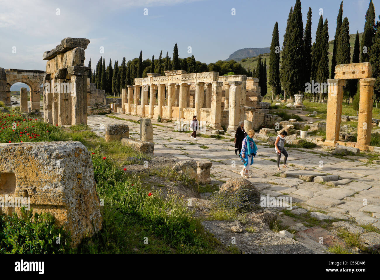 La rue à colonnade et de latrines, Hierapolis-Pamukkale, Turquie Banque D'Images