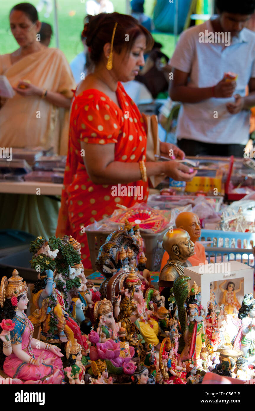 Étals de vente de souvenirs au Festival Indien tenu en juillet Montréal Canada Banque D'Images
