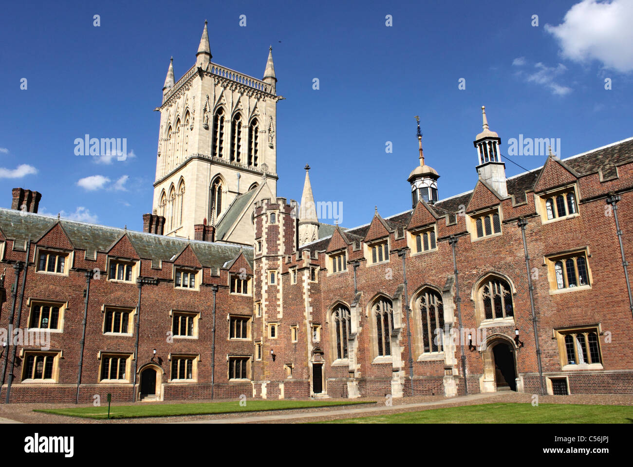 Deuxième cour et Chapelle de St John's College de Cambridge Banque D'Images