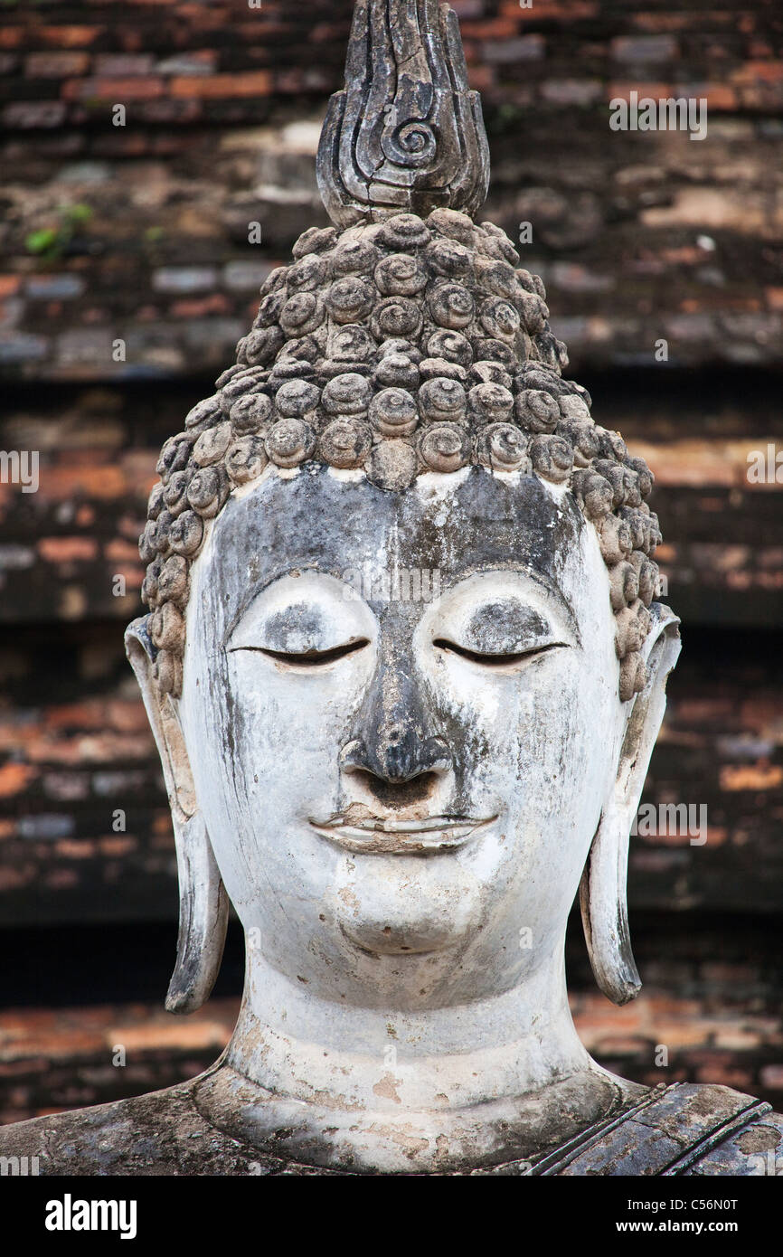 Statue de Bouddha à un parc historique de Sukhothai, Thaïlande Banque D'Images