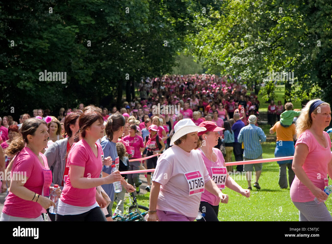 Course pour la vie, les femmes seulement, 5k cancer charity event , Heaton Park, Manchester, UK Banque D'Images Course pour la vie, les femmes seulement, 5k cancer charity event , Heaton Park, Manchester, UK Banque D'Images