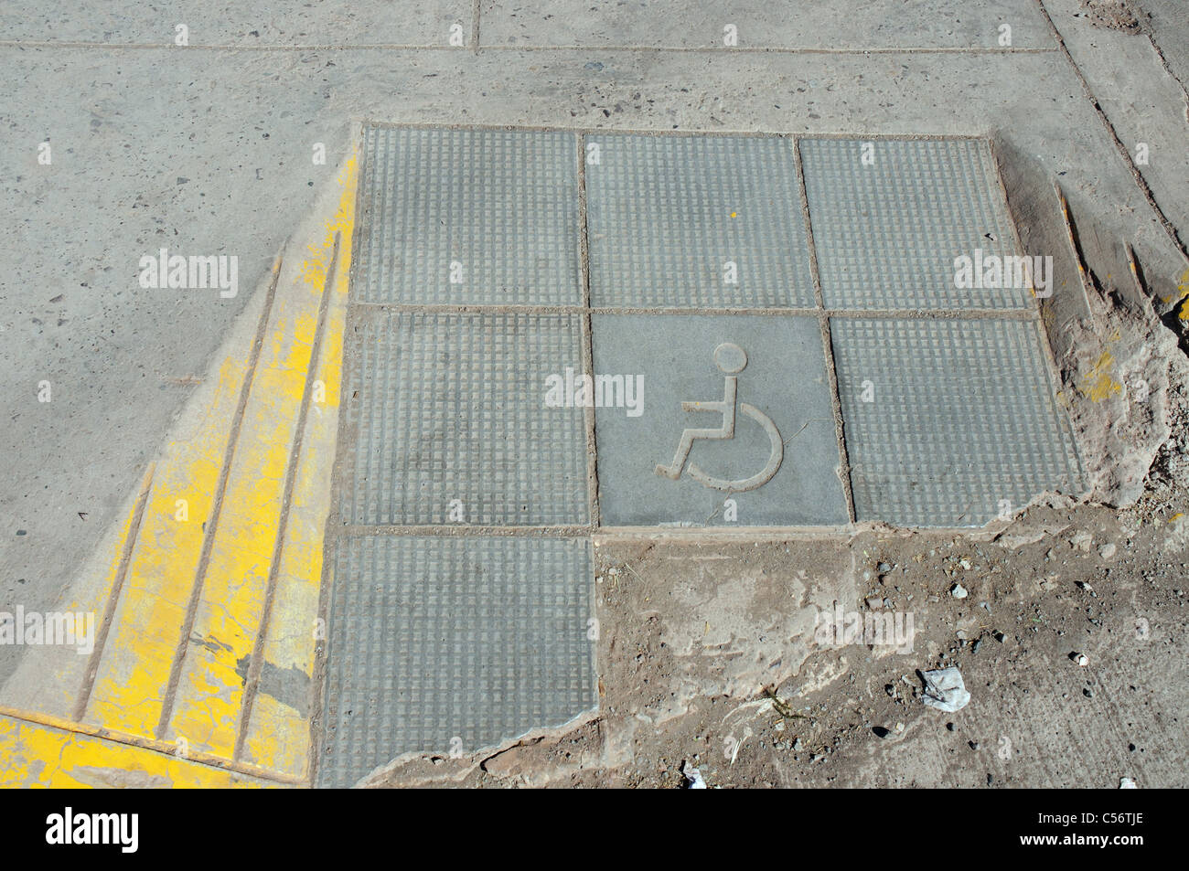Une rampe d'accès handicapés mal fait au Pérou Banque D'Images