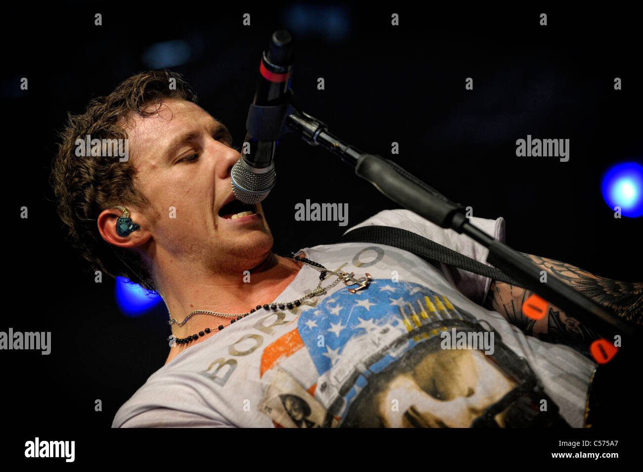 Danny Jones de pop McFly effectuant à l'Eisteddfod Musical International de Llangollen 2011 le 10 juillet 2011 Banque D'Images