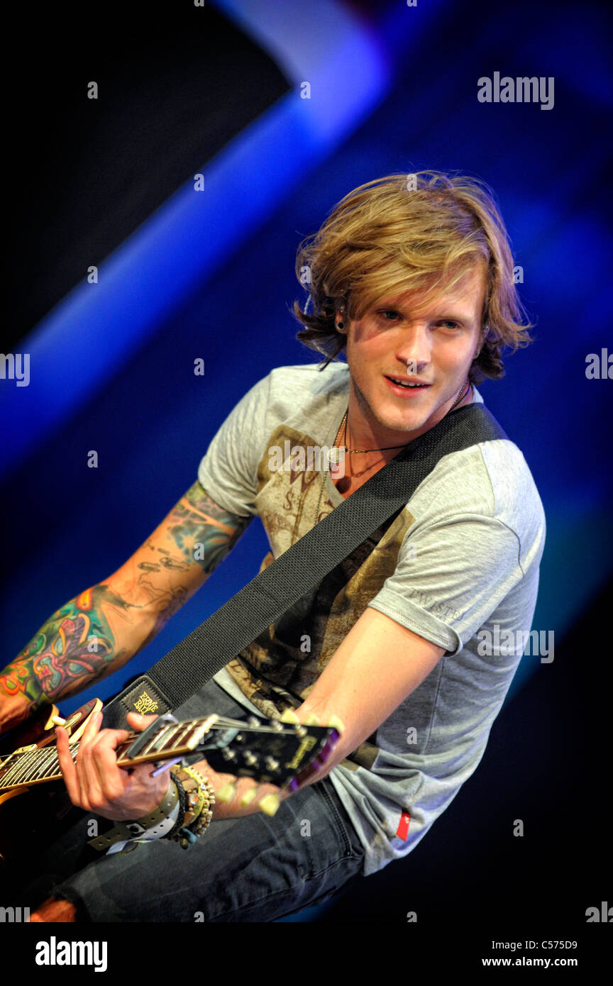 Dougie Poynter de pop McFly effectuant au Llangollen Eisteddfod Musical International 2011 le 10 juillet 2011 Banque D'Images