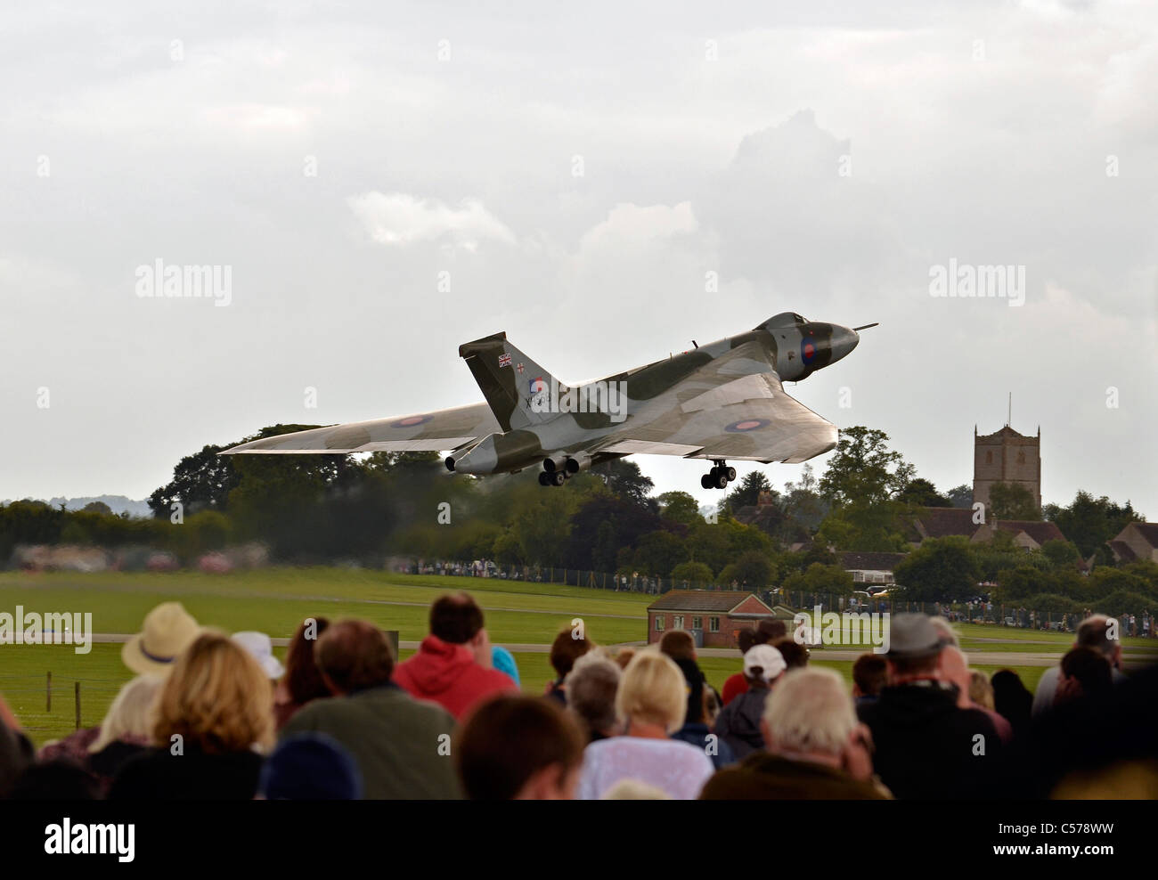 Bombardier vulcain qui décolle de l'aérodrome de yeovilton Banque D'Images