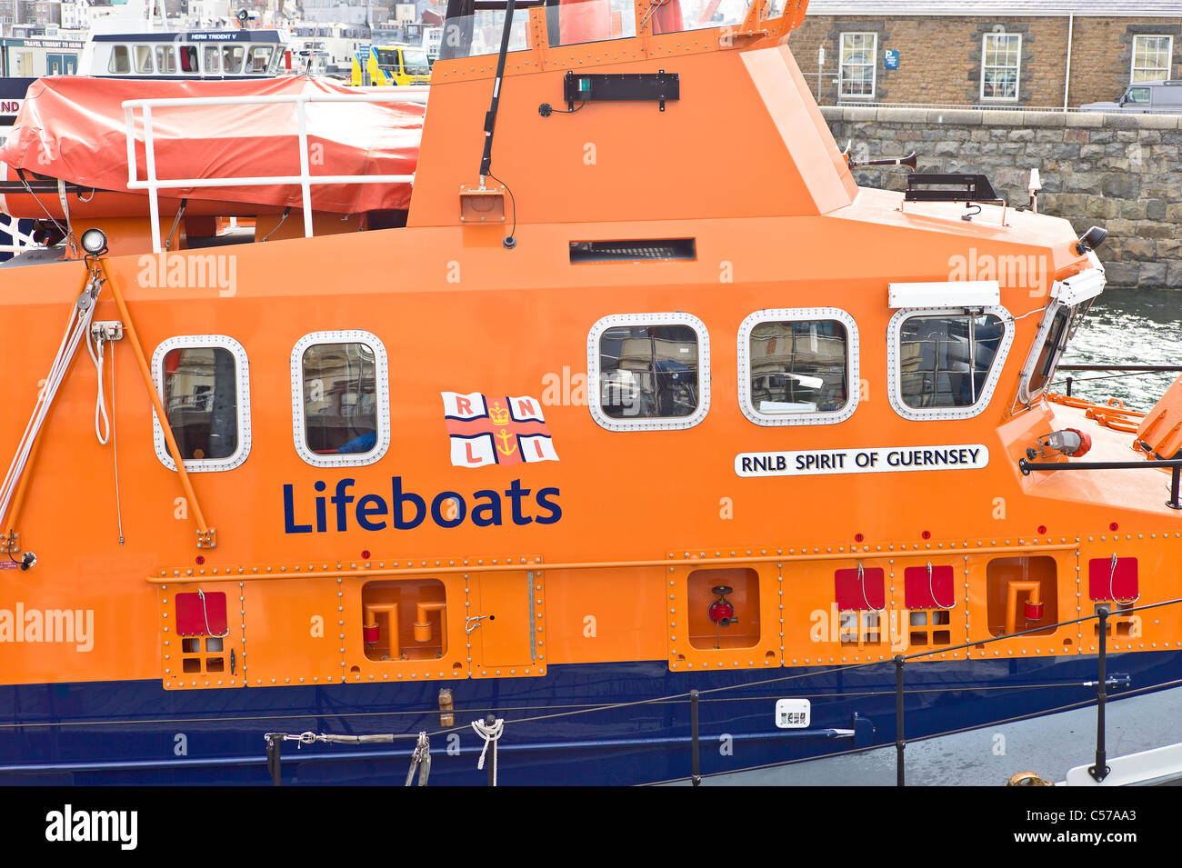 RNLB Esprit de sauvetage de Guernesey à quai à St Peter Port Guernsey Channel Islands Banque D'Images