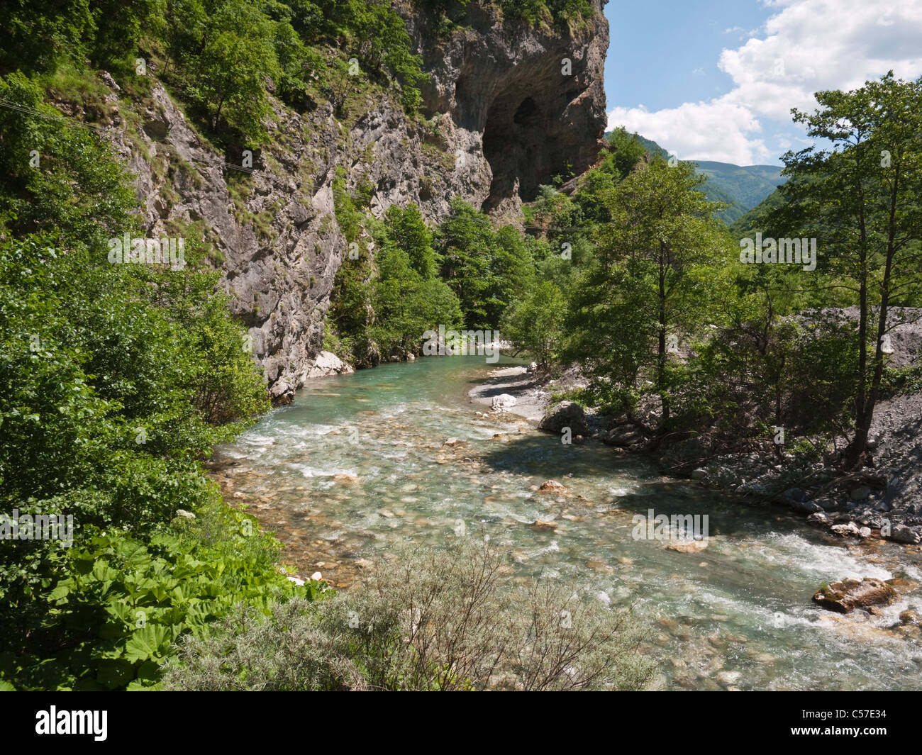 La rivière Radika qui passe par la gorge Radika Parc national de Mavrovo en Macédoine, Banque D'Images