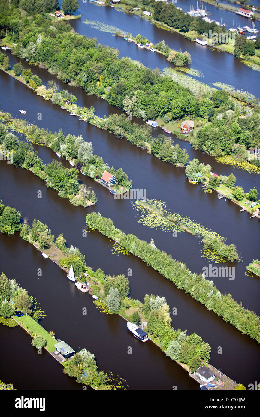 Les Pays-Bas, Breukelen, Dugged hors terre dans les marais. Sports aquatiques. Immobilier maisons de vacances. Vue aérienne. Banque D'Images