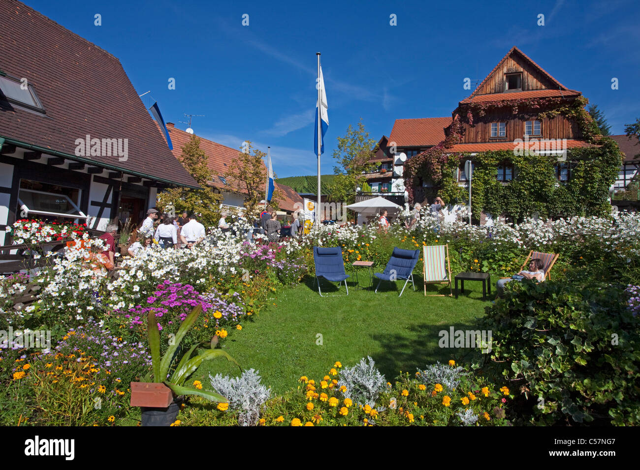 Bauernhaus und Bauerngarten à Sasbachwalden, agriculteur Maison et jardin fleuri Banque D'Images