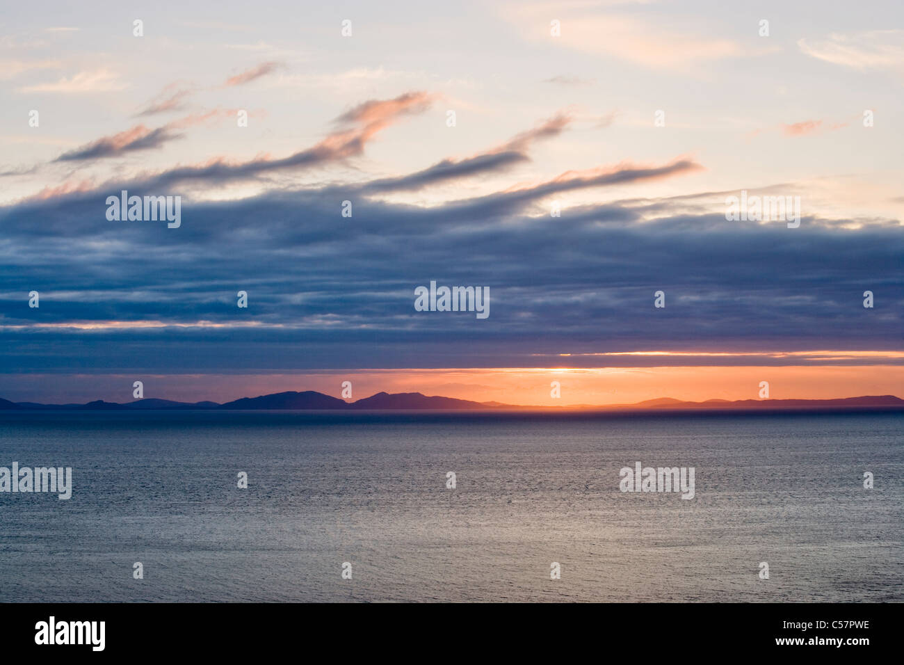 Coucher de soleil sur North Uist de Isle of Skye, Scotland, UK. Banque D'Images