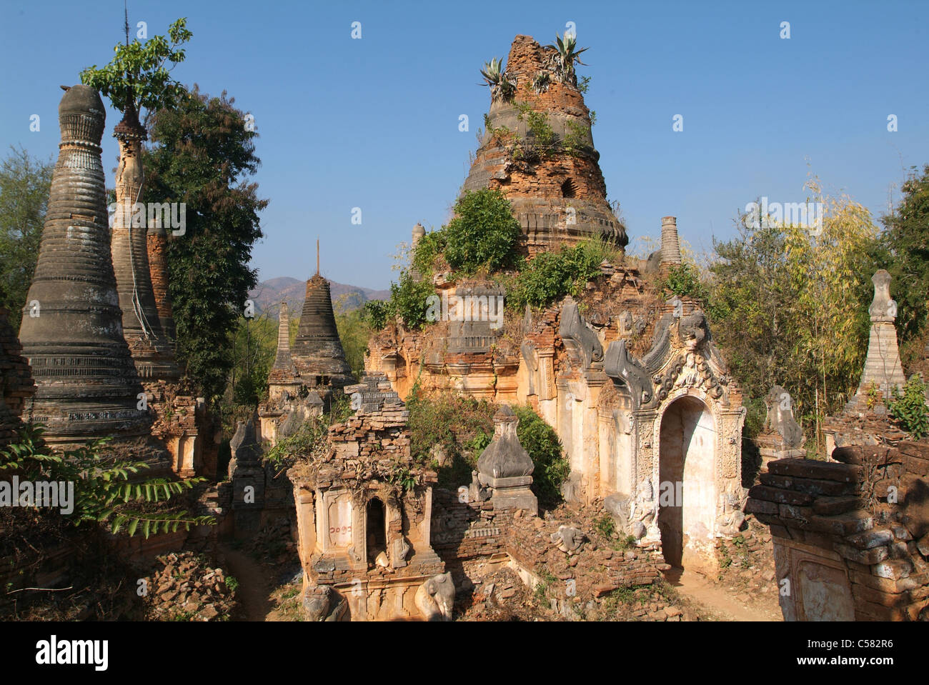 L'Asie, Birmanie, Myanmar, le lac Inle, Indain, vieux, pagode, Shwe à Tain Banque D'Images