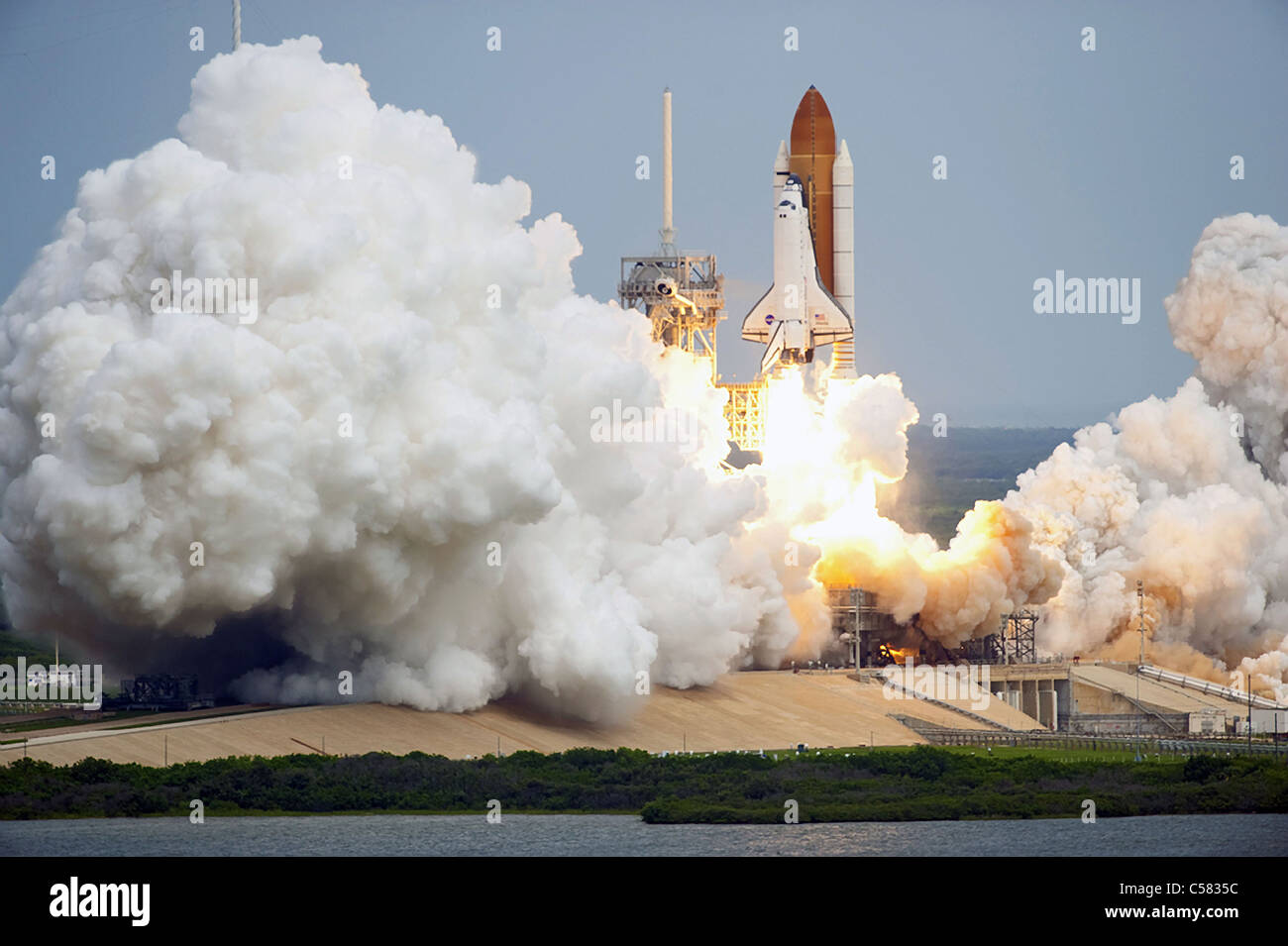 Atlantis STS-135 ascenseurs-off sur la dernière mission de la navette spatiale de la NASA au Centre spatial Kennedy en Floride. Banque D'Images