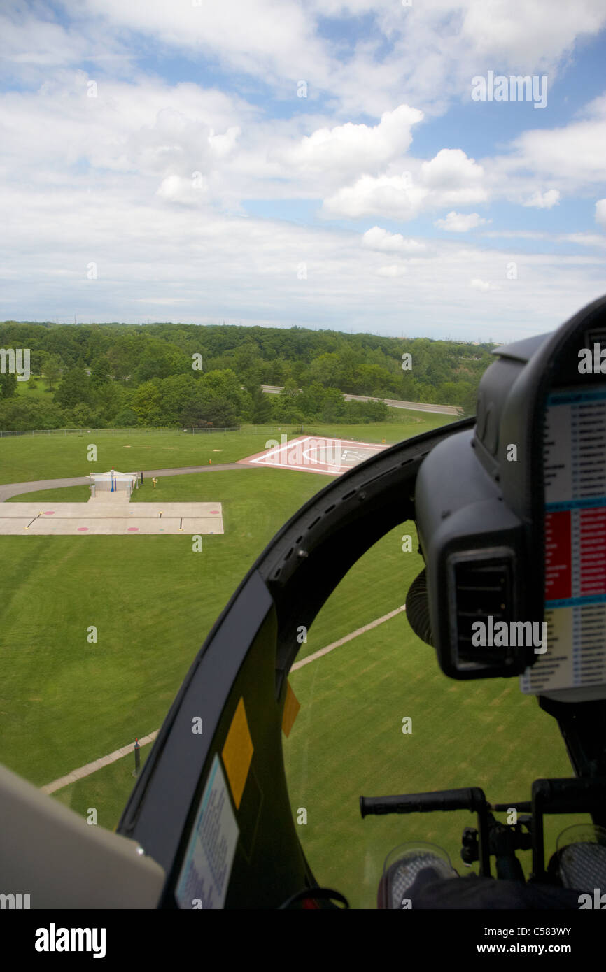 Entrée en hélicoptère héliport à terre après le vol au dessus des chutes du Niagara ontario canada Banque D'Images