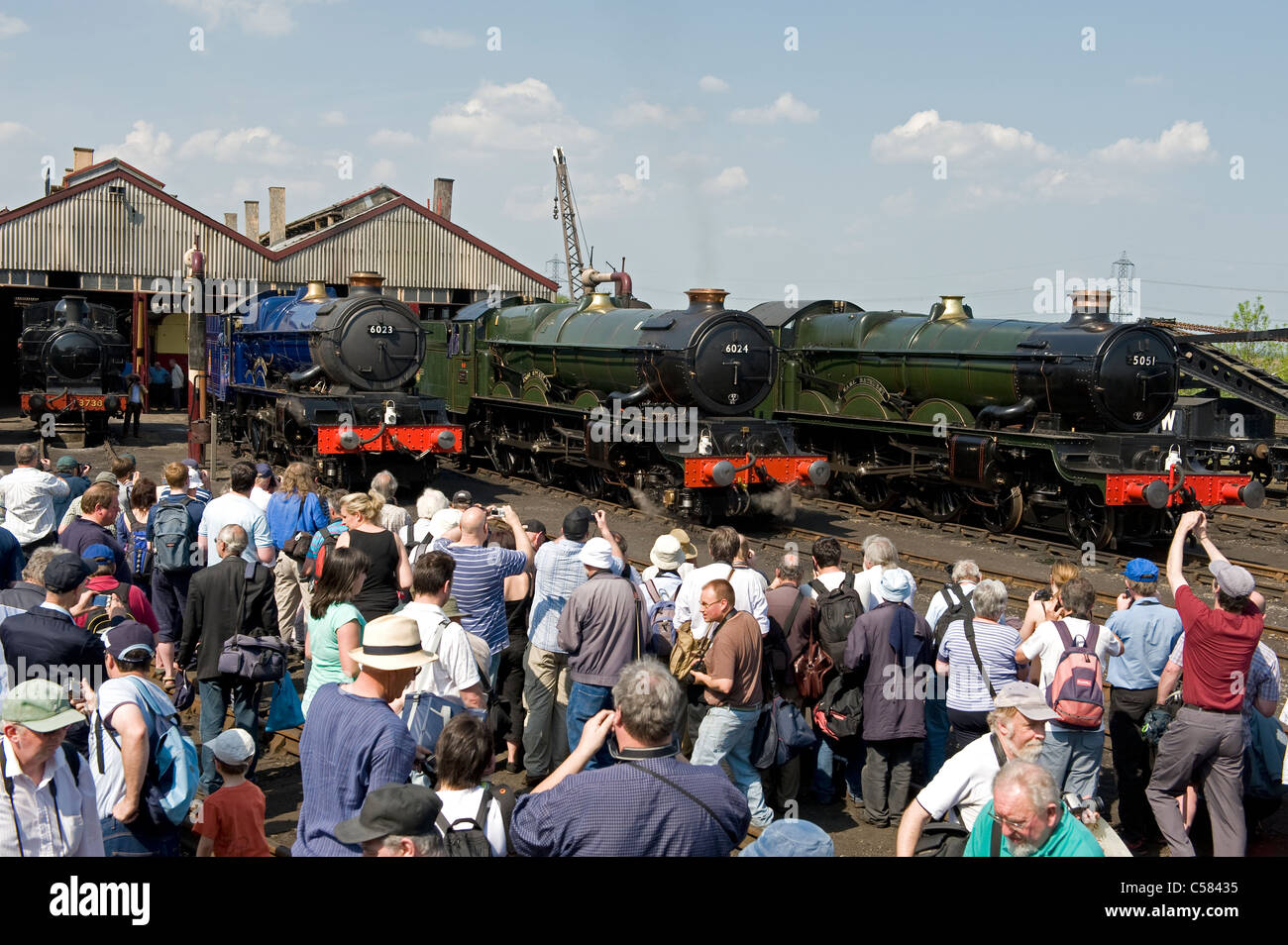 L'observation des adeptes des chemins de locomotives à vapeur à Didcot Railway Centre, Didcot, Oxfordshire, UK Banque D'Images