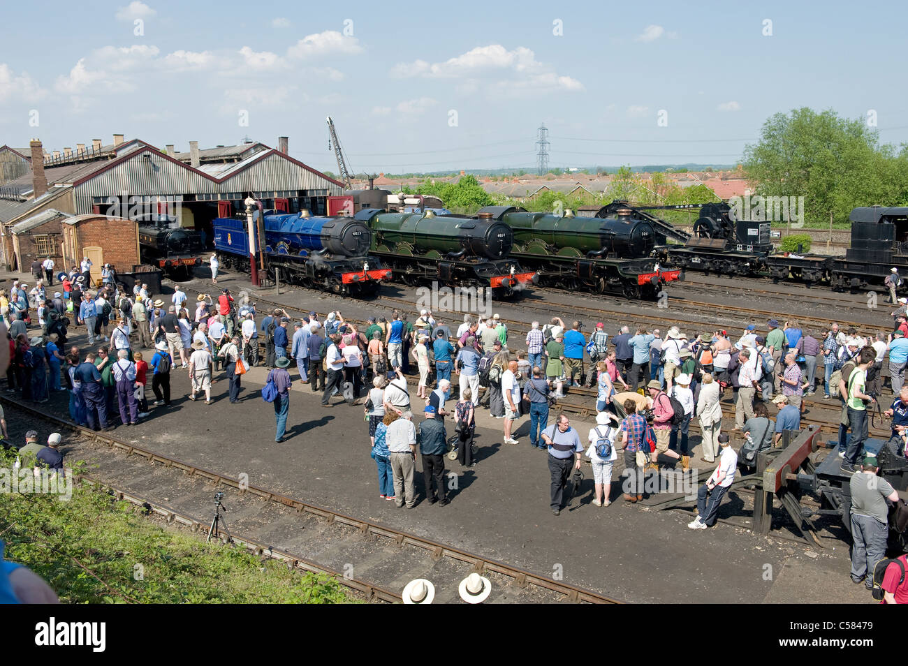 L'observation des adeptes des chemins de locomotives à vapeur à Didcot Railway Centre, Didcot, Oxfordshire, UK Banque D'Images