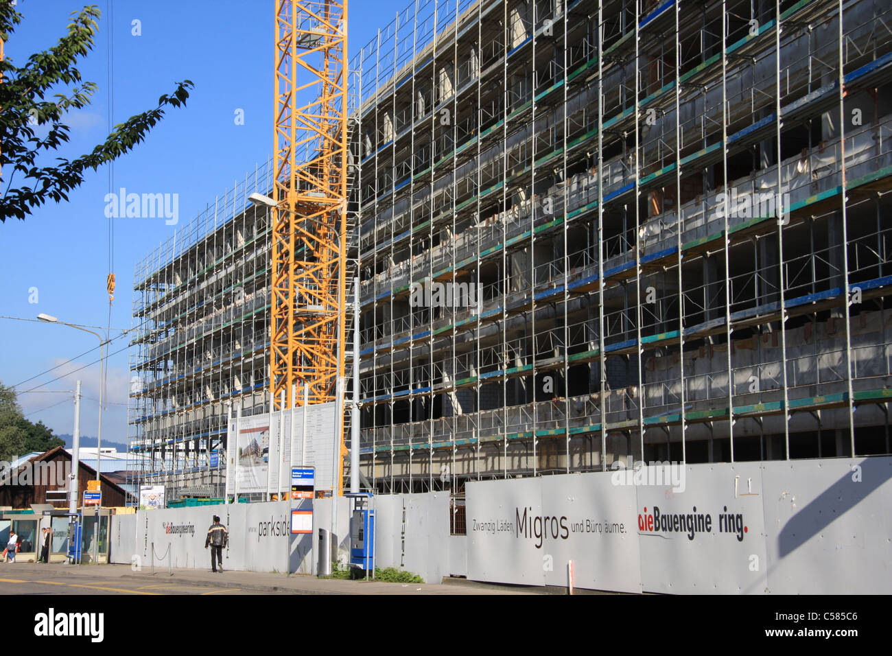 La Suisse, l'industrie du bâtiment, construction, grue, jaune, des stries Banque D'Images