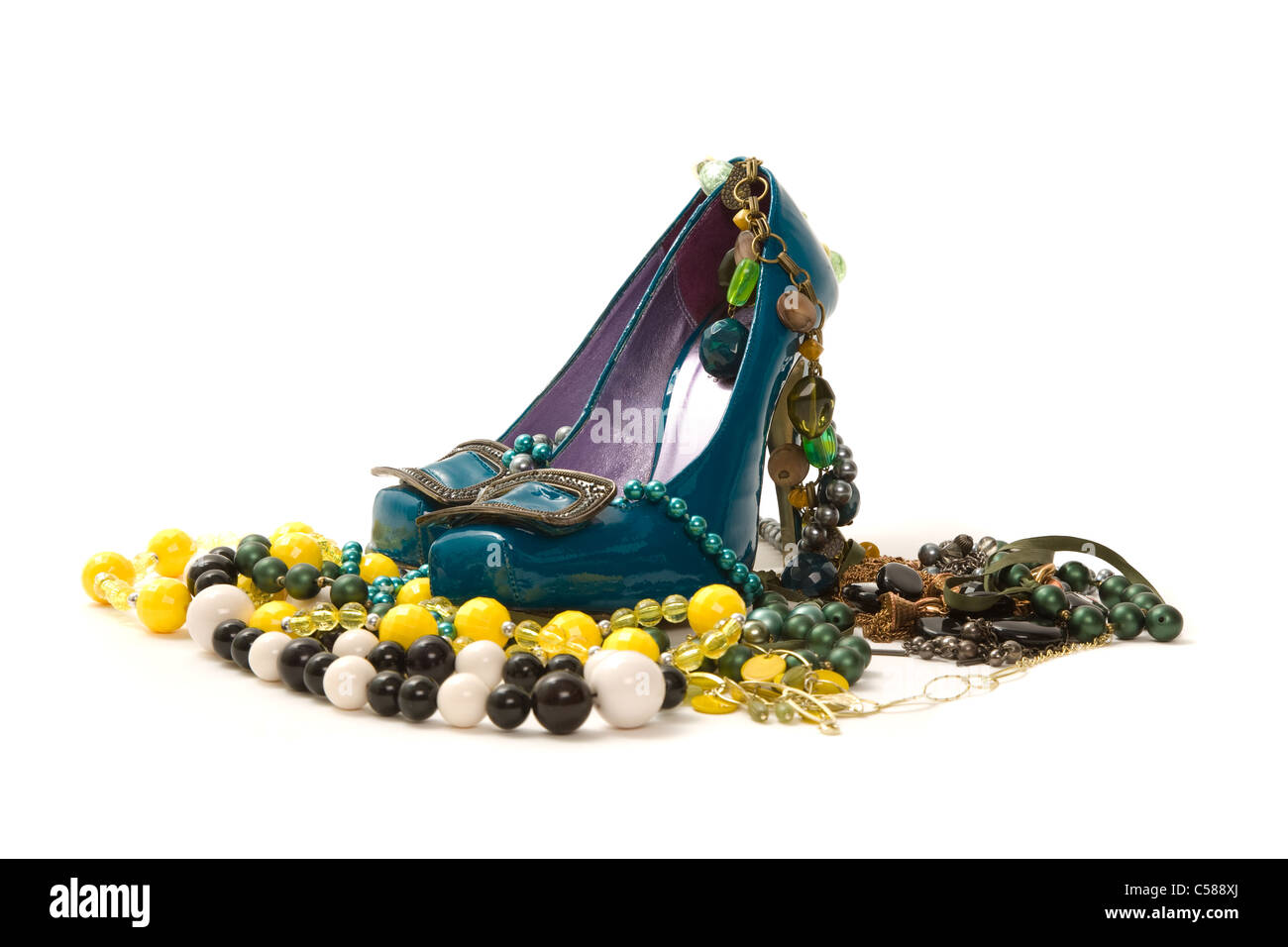 Chaussures pour femme avec beaucoup de bijoux Banque D'Images
